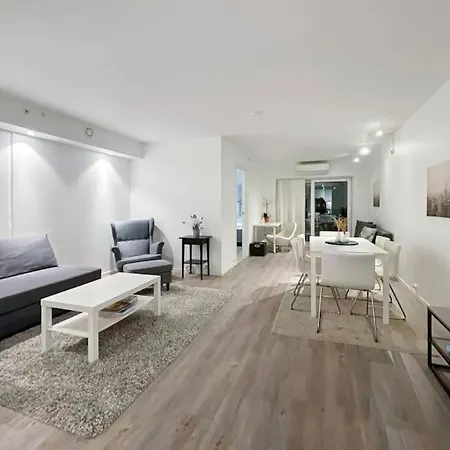 Unique Place By Bnb 19 2br, Terrace, Parkingairport Shuttle 아파트 스타방에르